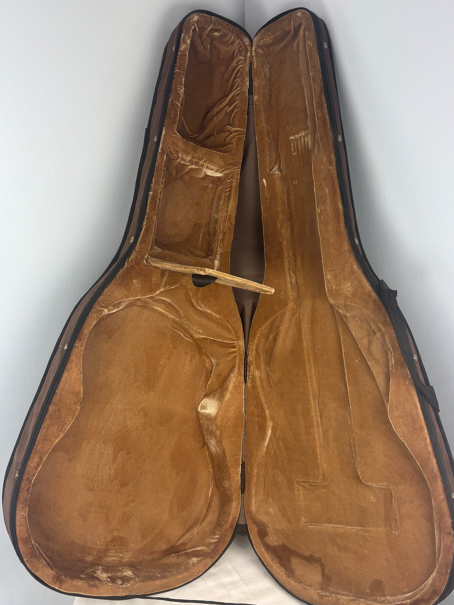 Padded Acoustic Guitar Gig Bag – Brown w/ Plush Interior – Dreadnought Fit