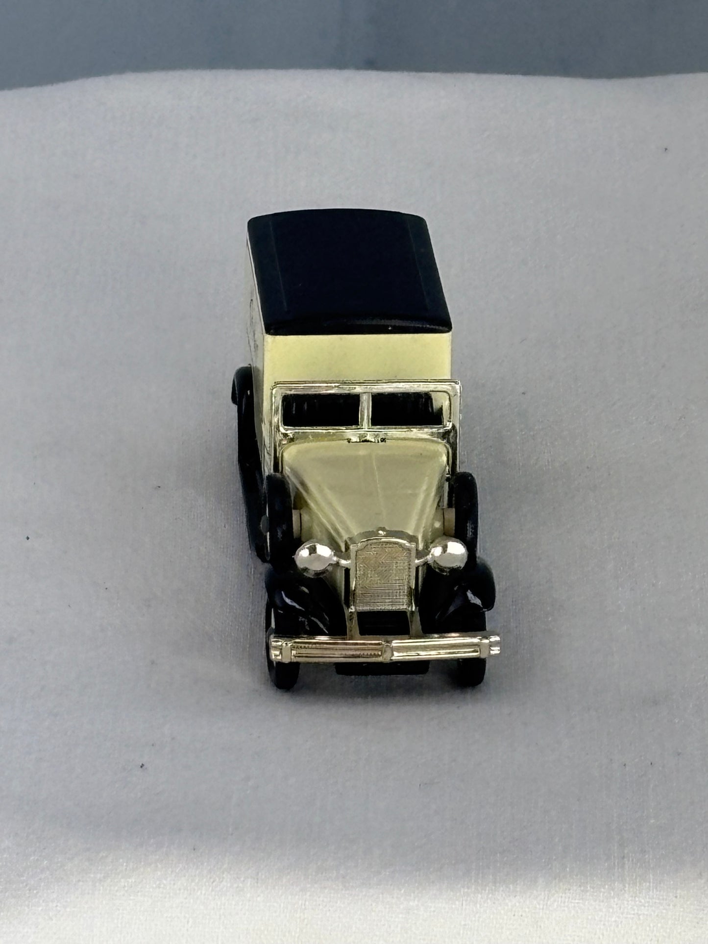 Lledo “Days Gone” Hamleys Die-Cast Van – Boxed