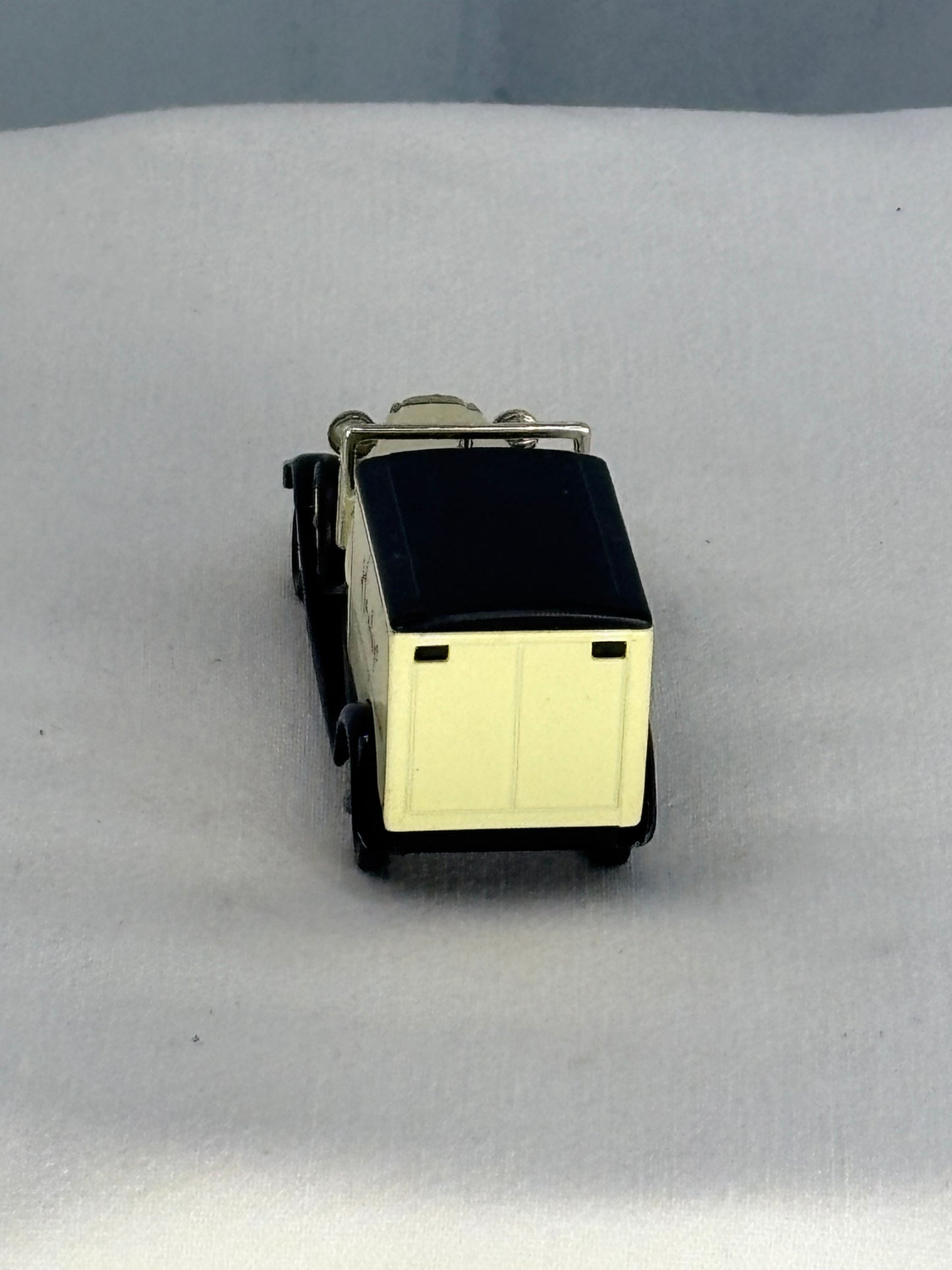 Lledo “Days Gone” Hamleys Die-Cast Van – Boxed