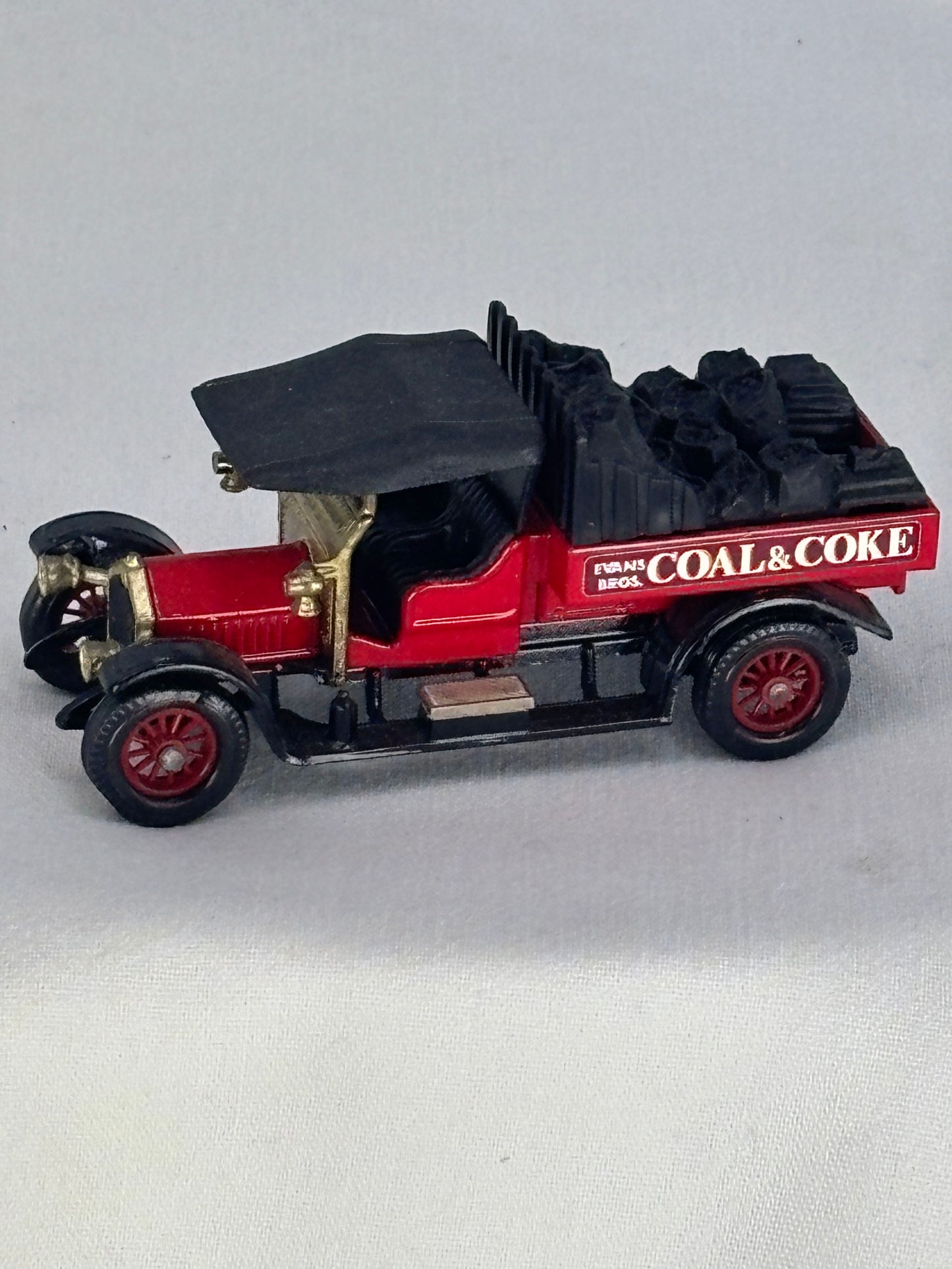Matchbox Models of Yesteryear Y-13 – 1918 Crosley “Coal & Coke” – Boxed
