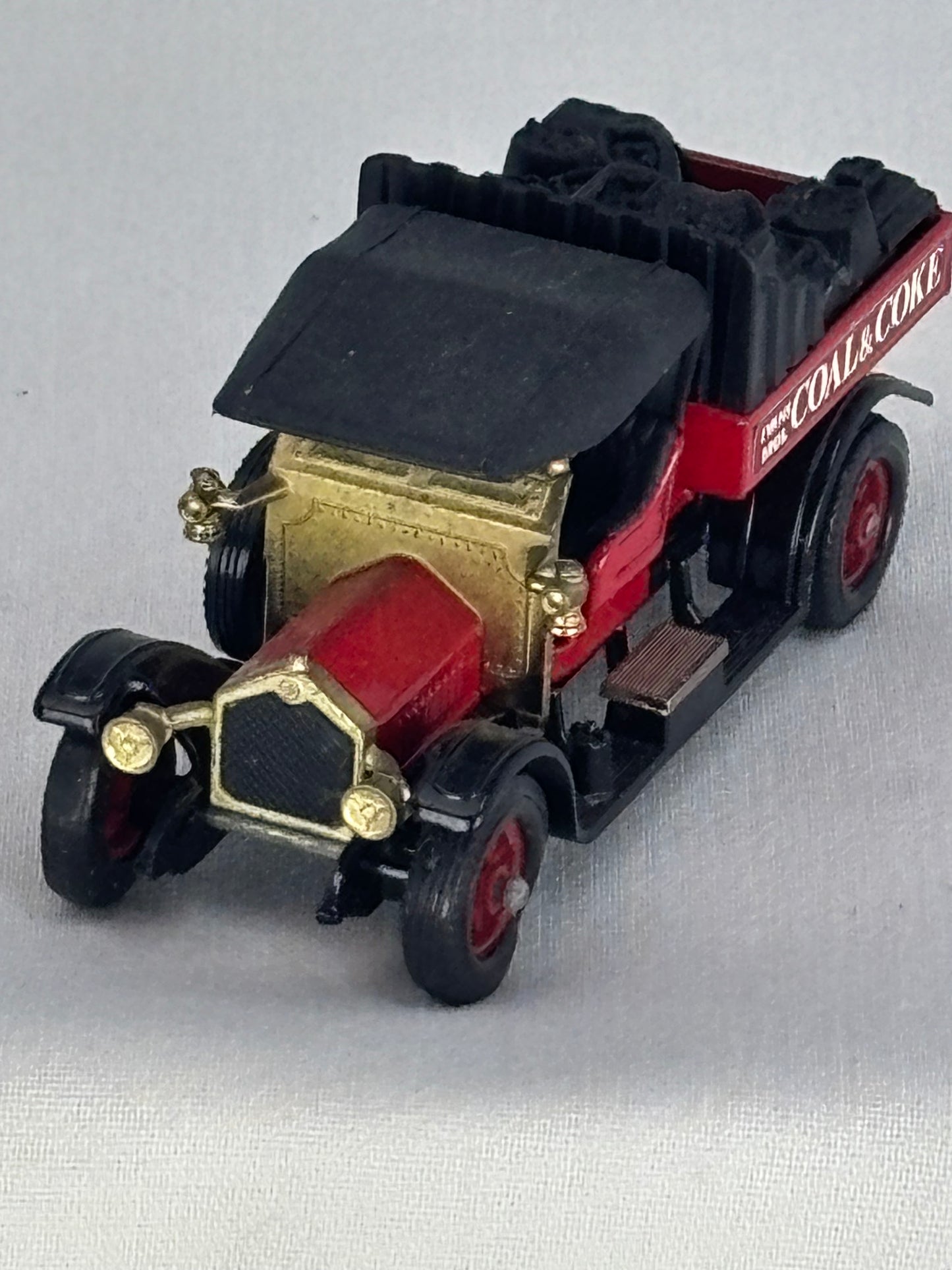 Matchbox Models of Yesteryear Y-13 – 1918 Crosley “Coal & Coke” – Boxed
