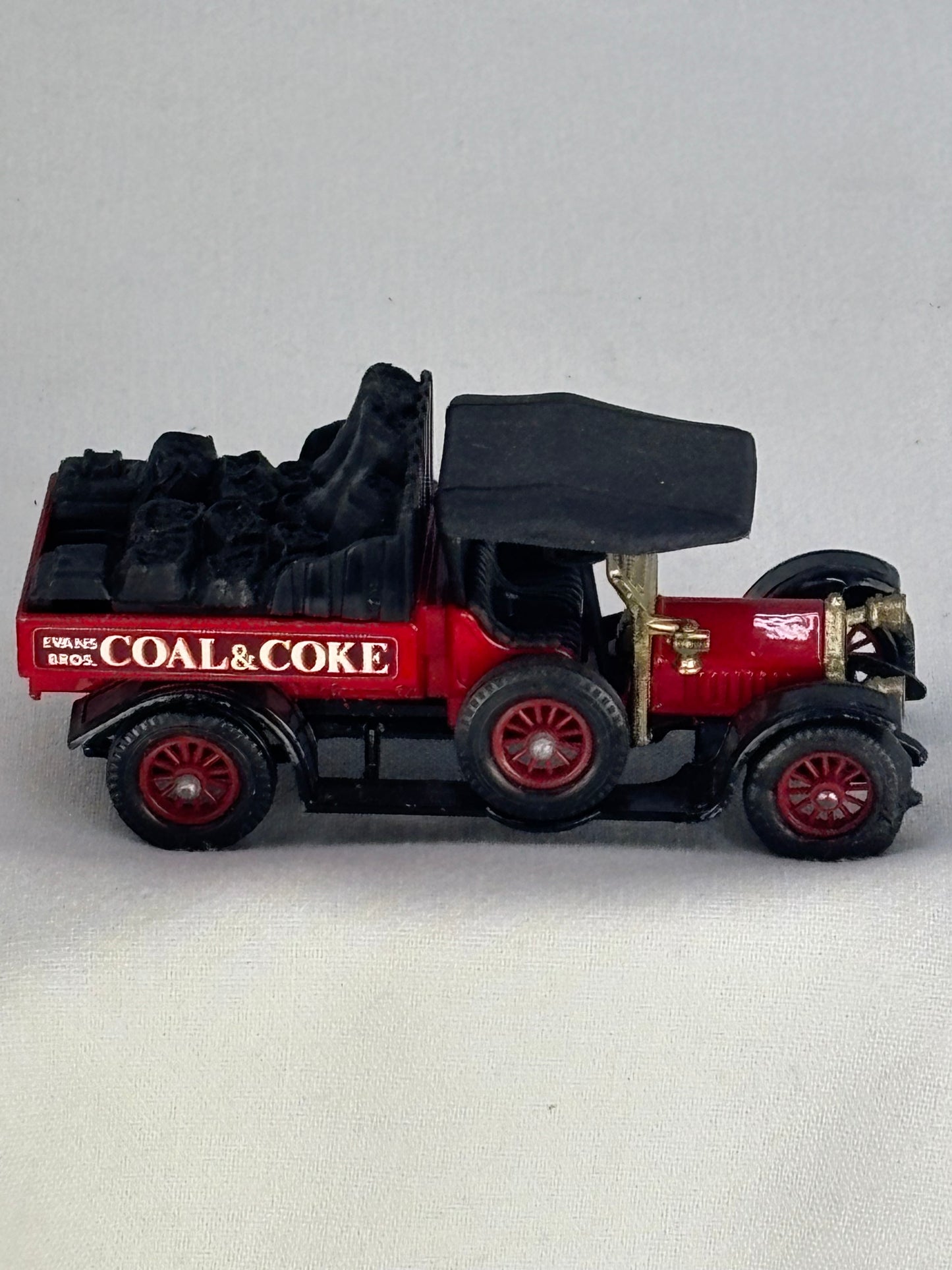 Matchbox Models of Yesteryear Y-13 – 1918 Crosley “Coal & Coke” – Boxed