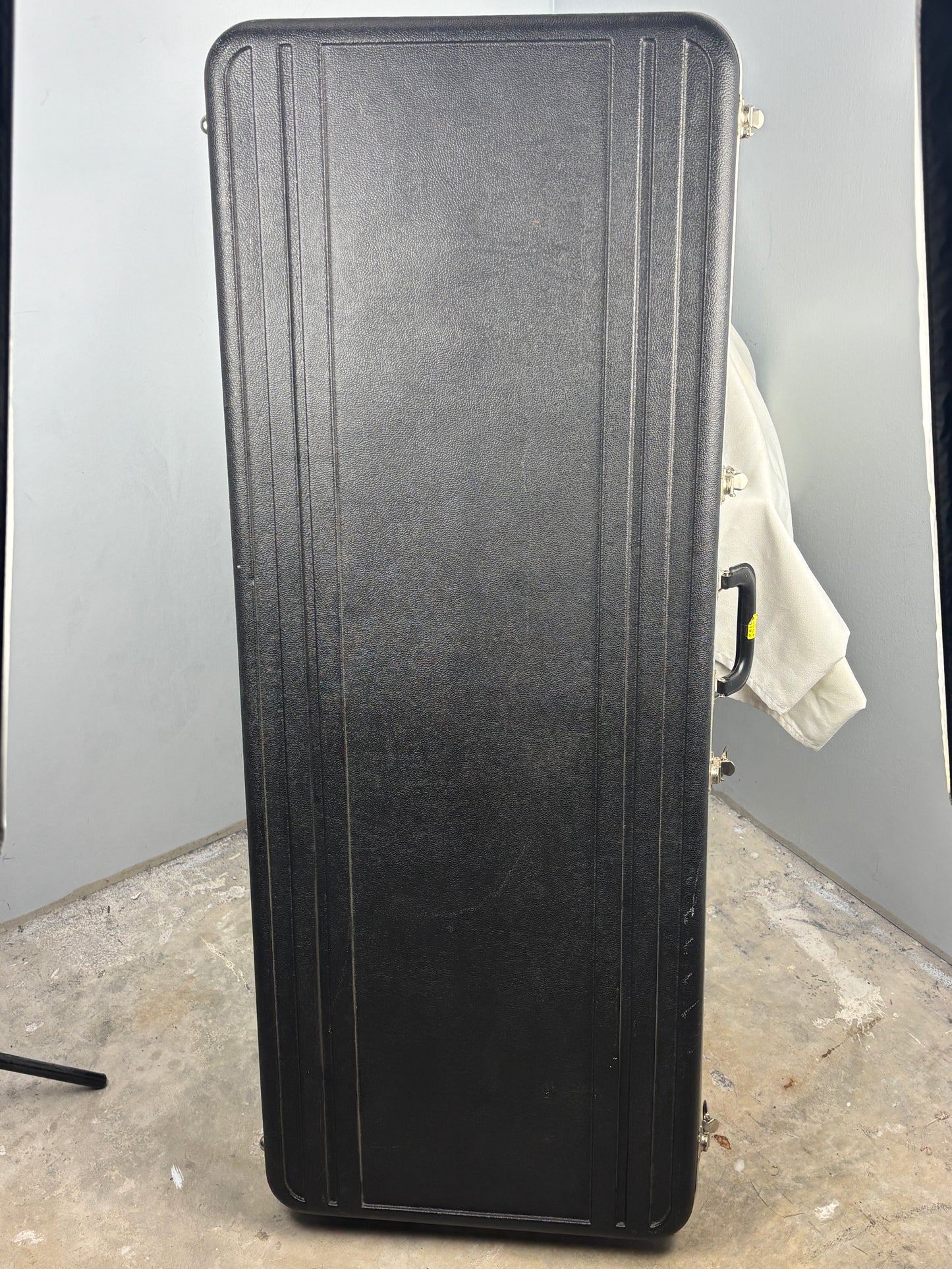 Flying V Hardshell Guitar Case – Heavy Duty – Blue Plush Interior