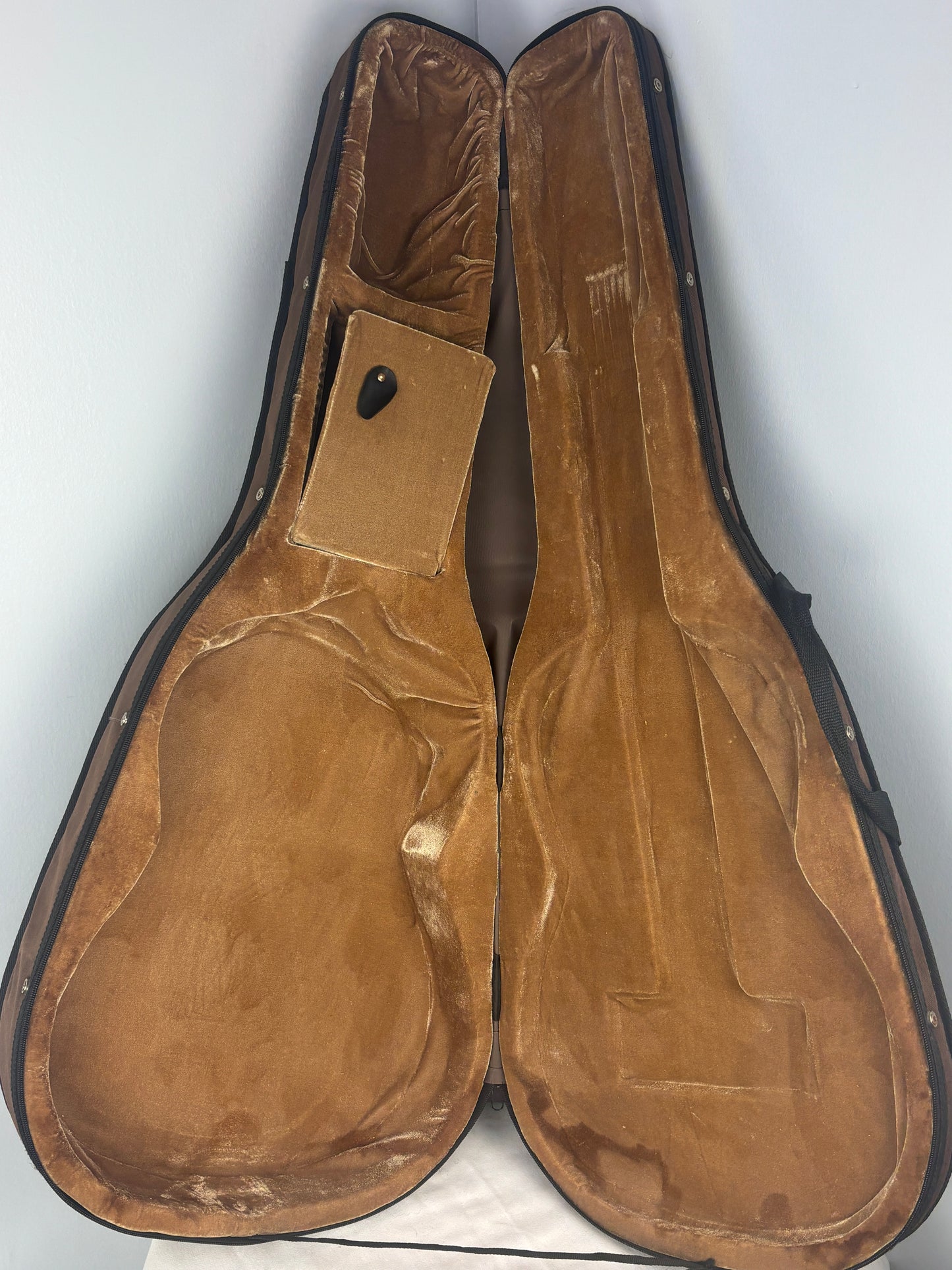 Padded Acoustic Guitar Gig Bag – Brown w/ Plush Interior – Dreadnought Fit