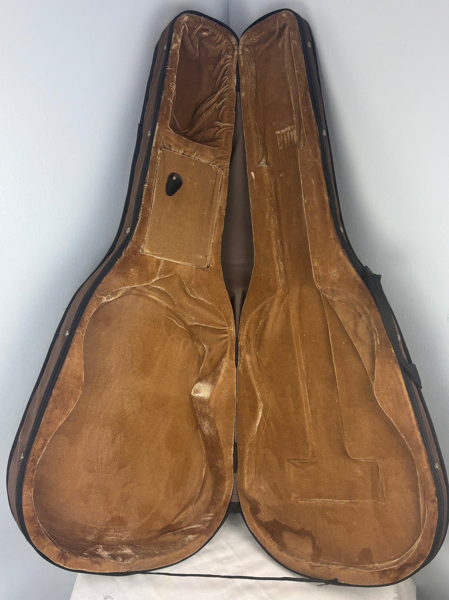 Padded Acoustic Guitar Gig Bag – Brown w/ Plush Interior – Dreadnought Fit