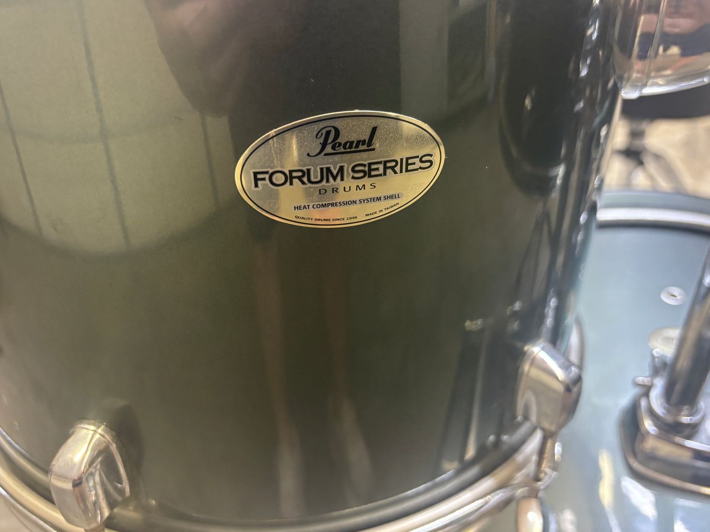 Pearl Forum Series 5-Piece Drum Kit with Hardware, Zildjian ZBT Cymbal, PDP Pedal & Throne