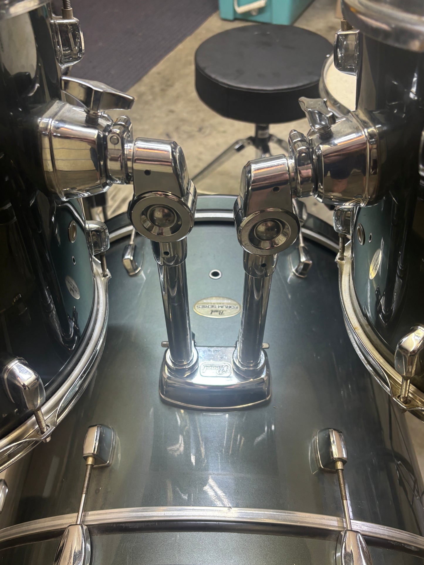 Pearl Forum Series 5-Piece Drum Kit with Hardware, Zildjian ZBT Cymbal, PDP Pedal & Throne