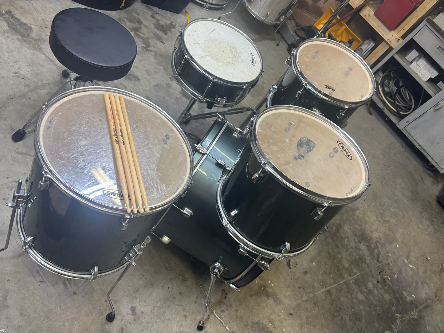 Pearl Forum Series 5-Piece Drum Kit with Hardware, Zildjian ZBT Cymbal, PDP Pedal & Throne