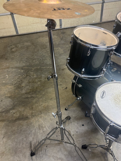 Pearl Forum Series 5-Piece Drum Kit with Hardware, Zildjian ZBT Cymbal, PDP Pedal & Throne