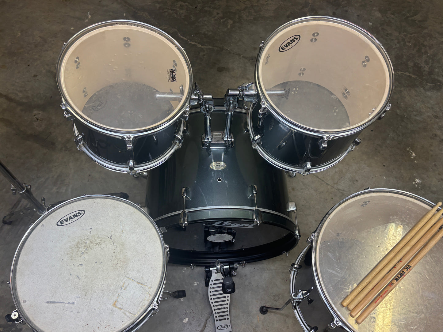 Pearl Forum Series 5-Piece Drum Kit with Hardware, Zildjian ZBT Cymbal, PDP Pedal & Throne