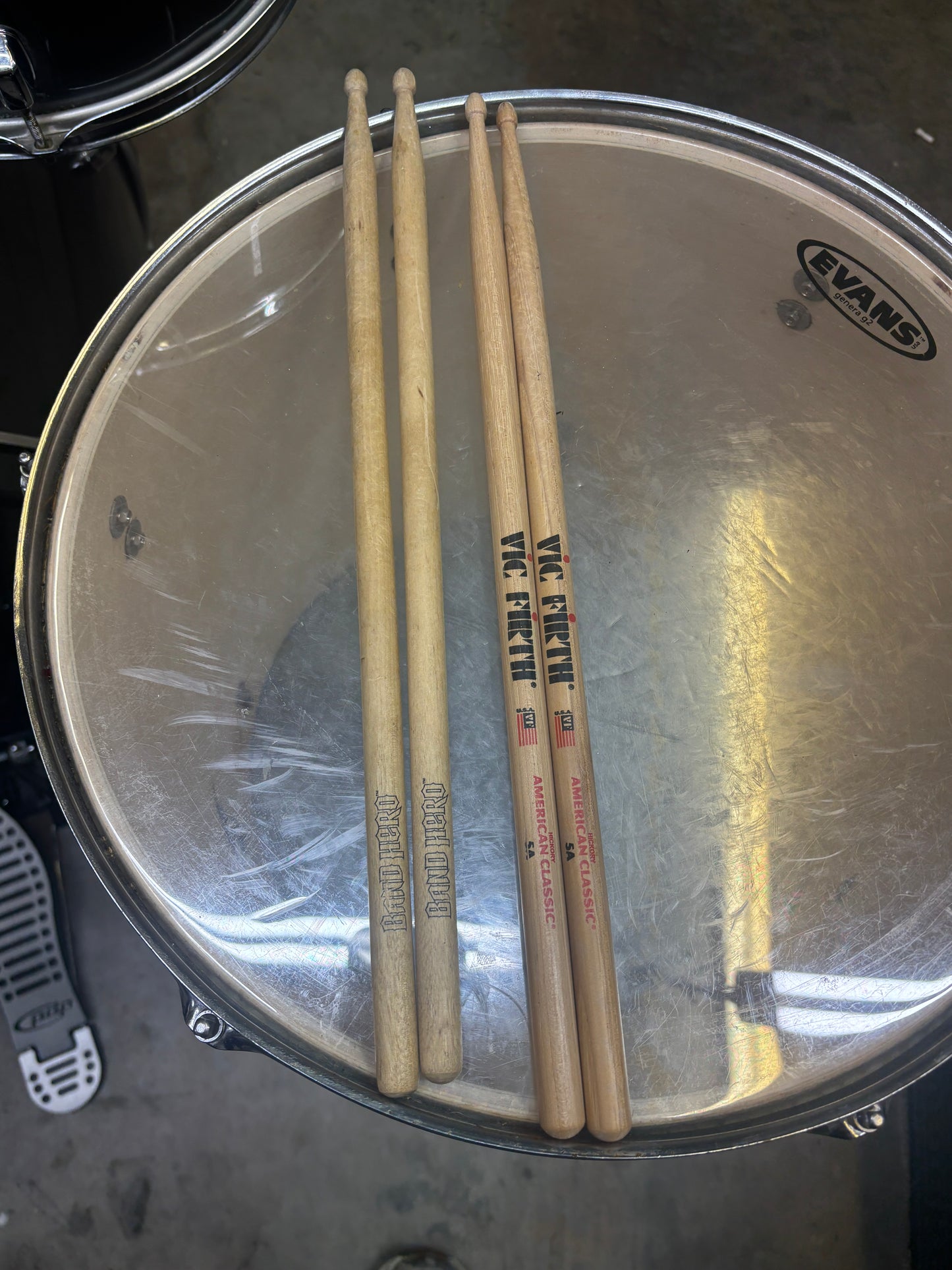Pearl Forum Series 5-Piece Drum Kit with Hardware, Zildjian ZBT Cymbal, PDP Pedal & Throne