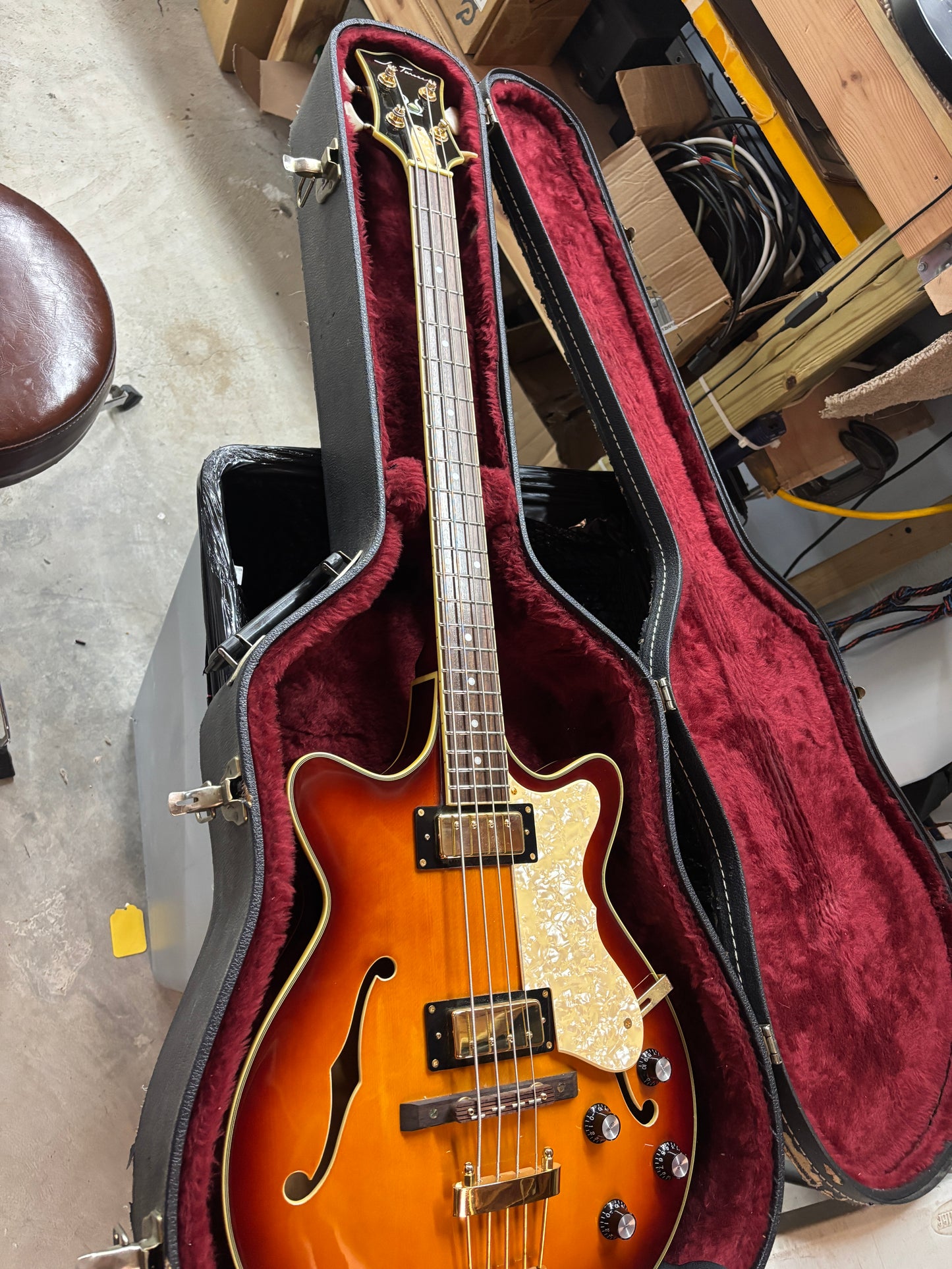 Jay Turser Hollow Body Electric Bass Guitar w/ Hardshell Case – Tobacco Sunburst