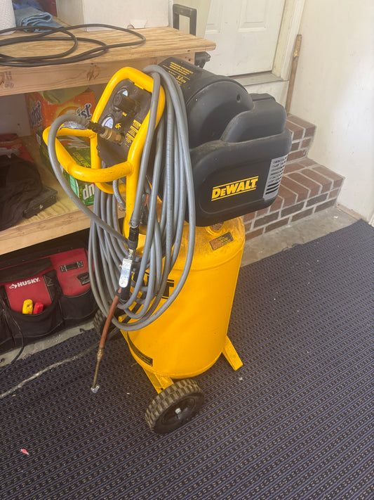 DeWalt 15-Gallon 200 PSI Vertical Air Compressor – Hose & Inflator Included