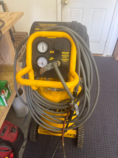 DeWalt 15-Gallon 200 PSI Vertical Air Compressor – Hose & Inflator Included