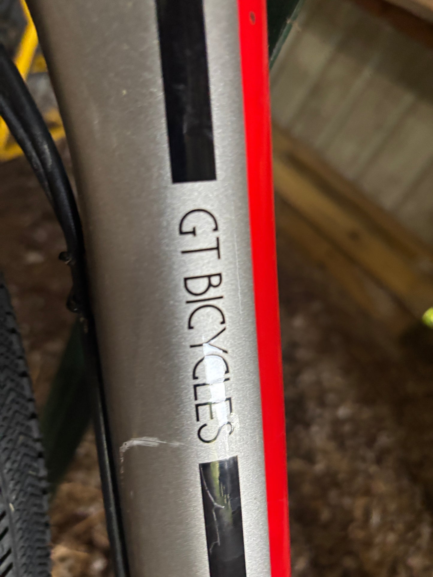 GT Grade II Gravel / Adventure Bike – Aluminum Frame, Carbon Fork, Disc Brakes