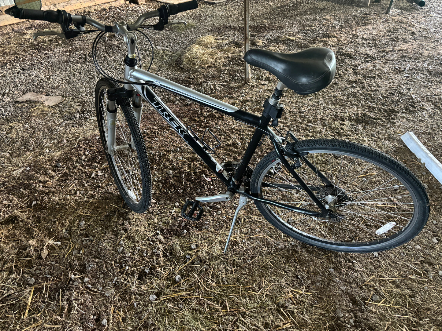 Trek 7100 Hybrid Comfort Bicycle – Lightweight Aluminum Frame – Ready to Ride