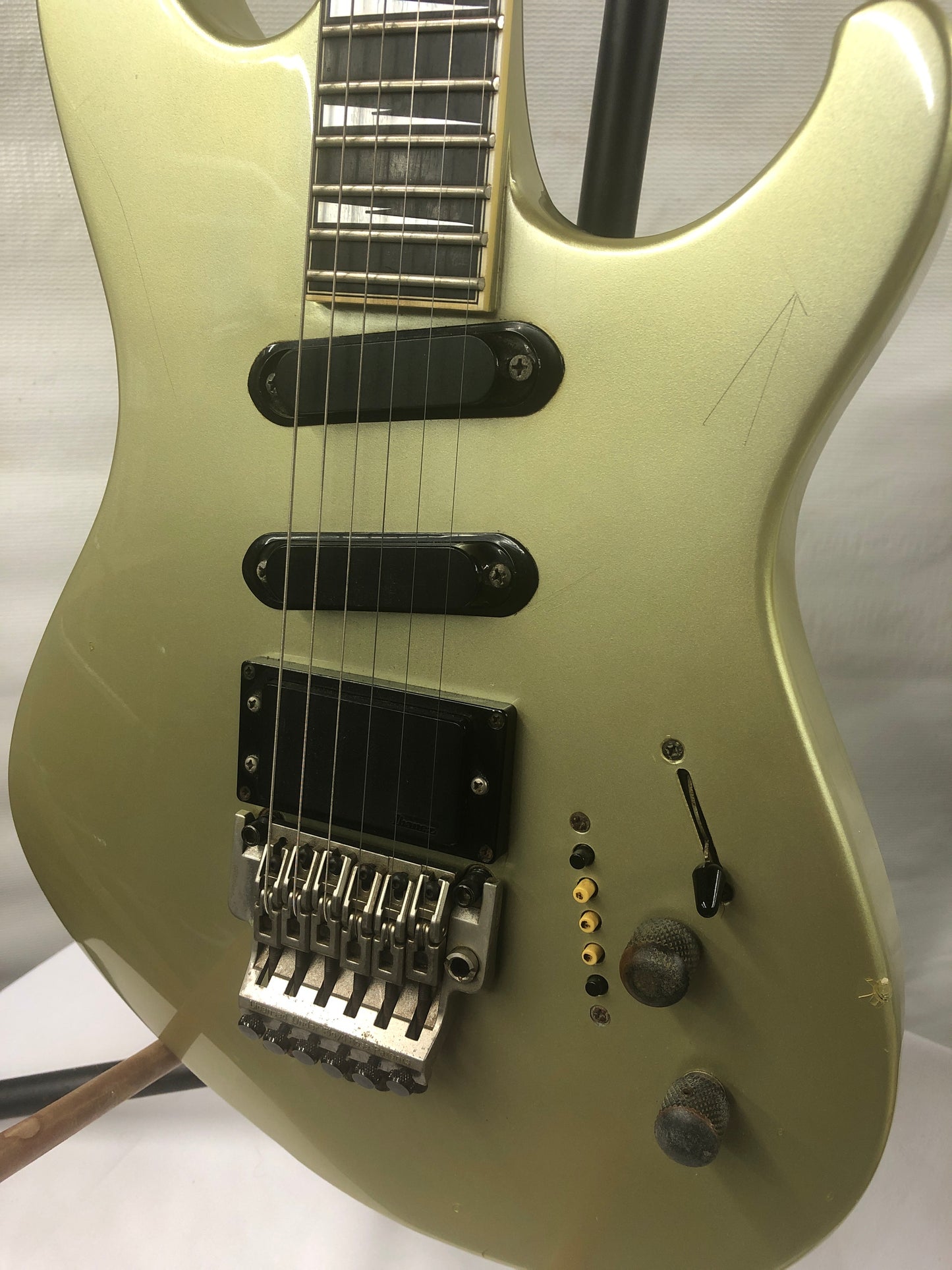 1986 Ibanez PL2550 Pro Line – Gold Pearl – Japan – Neck-Thru – Original Case
